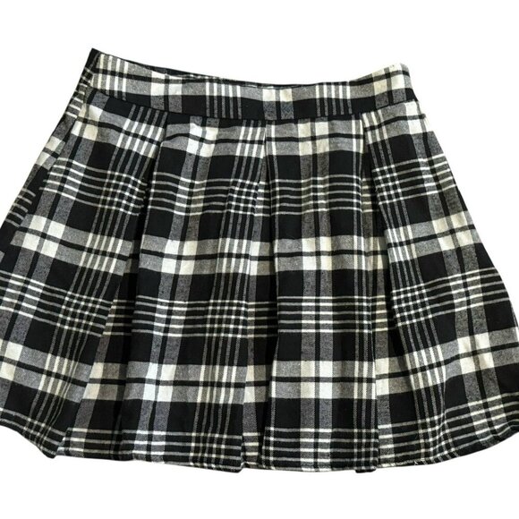 SHEIN Dresses & Skirts - Womens medium plaid skirt